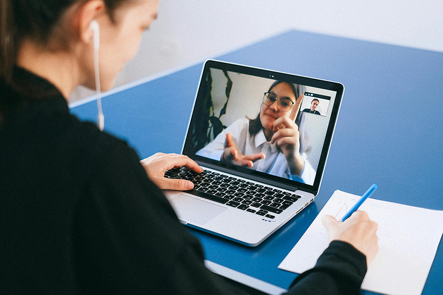 How to Successfully Onboard a Virtual Assistant in Your Business